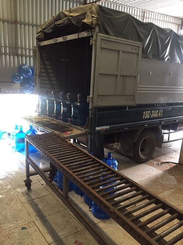 Cận cảnh quy trình 'hô biến' nước mương thải thành nước uống đóng bình 3 Can-canh-quy-trinh-ho-bien-nuoc-muong-thai-thanh-nuoc-uong-dong-binh-7